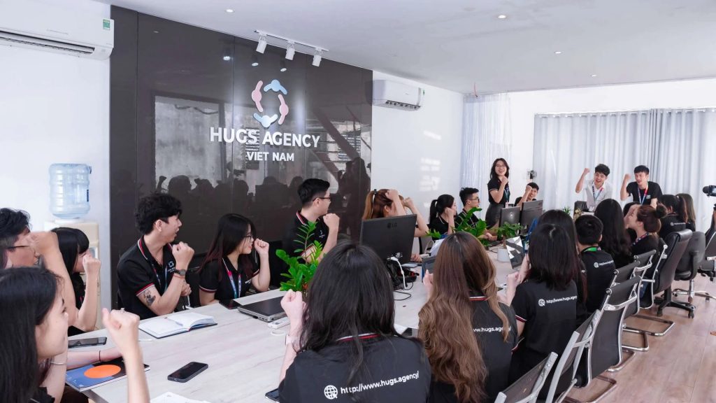 đội ngũ nhân viên chuyên nghiệp của HUGs Agency