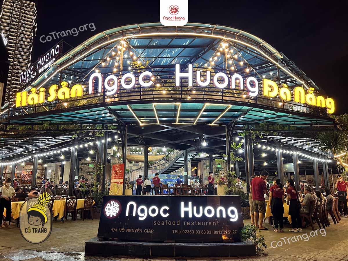 Không gian sang trọng view biển Mỹ Khê tại nhà hàng hải sản Ngọc Hương Đà Nẵng
