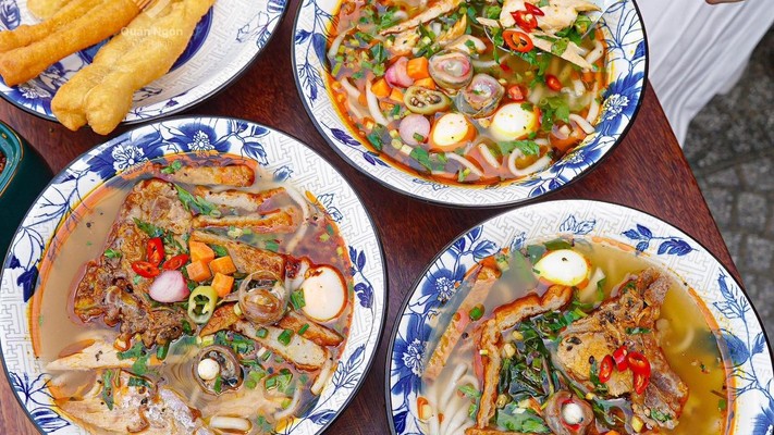 Bánh canh cá bã trầu mực câu ăn sáng Đà Nẵng