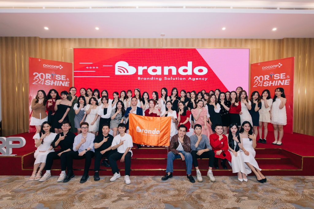 toàn thể đội ngũ nhân viên Brando