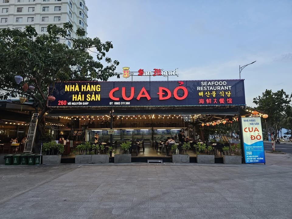 Món cua gạch hấp đặc sản tại nhà hàng hải sản Cua Đỏ Nguyễn Văn Thoại