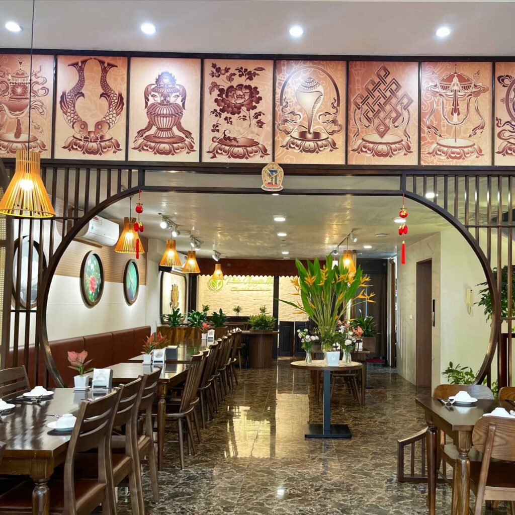 không gian nhà hàng chay Phúc Nguyên