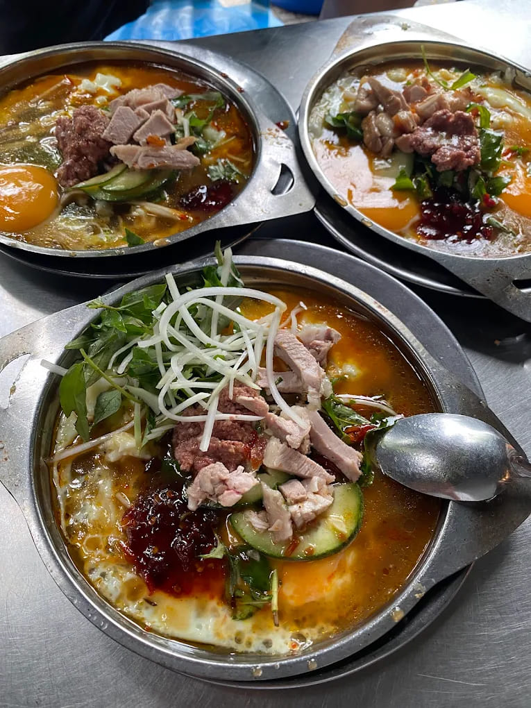 Bánh mì chảo Heo quay & Pate bờ hồ Hàm Nghi